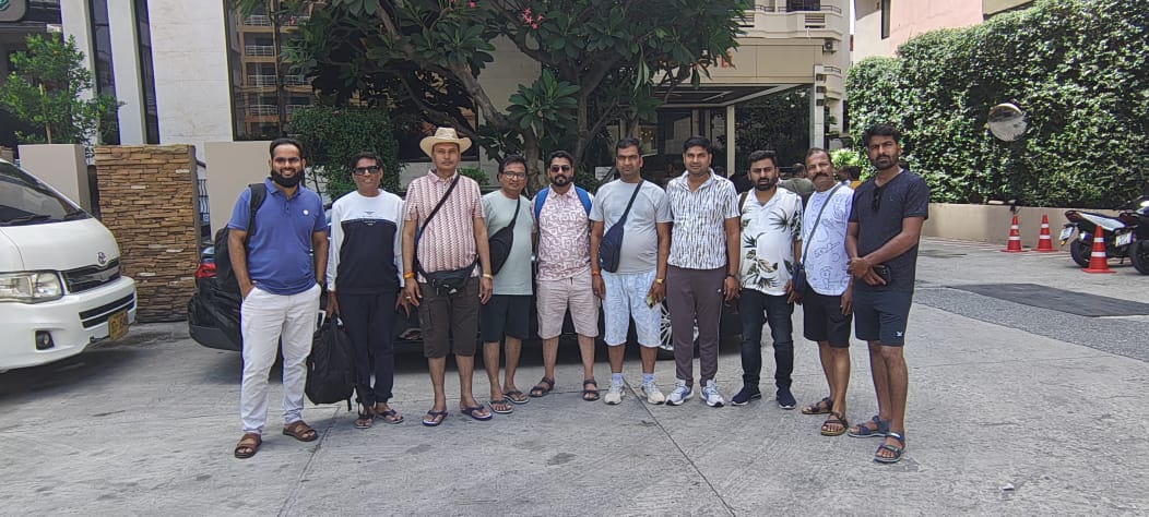 pack-ur luggage trip group image